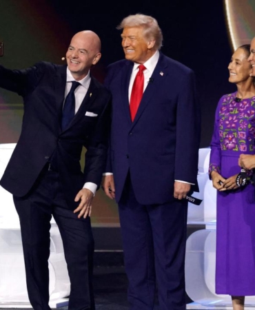 2026 Dünya Kupası'na ev sahipliği yapacak ABD, Kanada ve Meksika'nın liderleri sembolik kura çekiminde buluştu