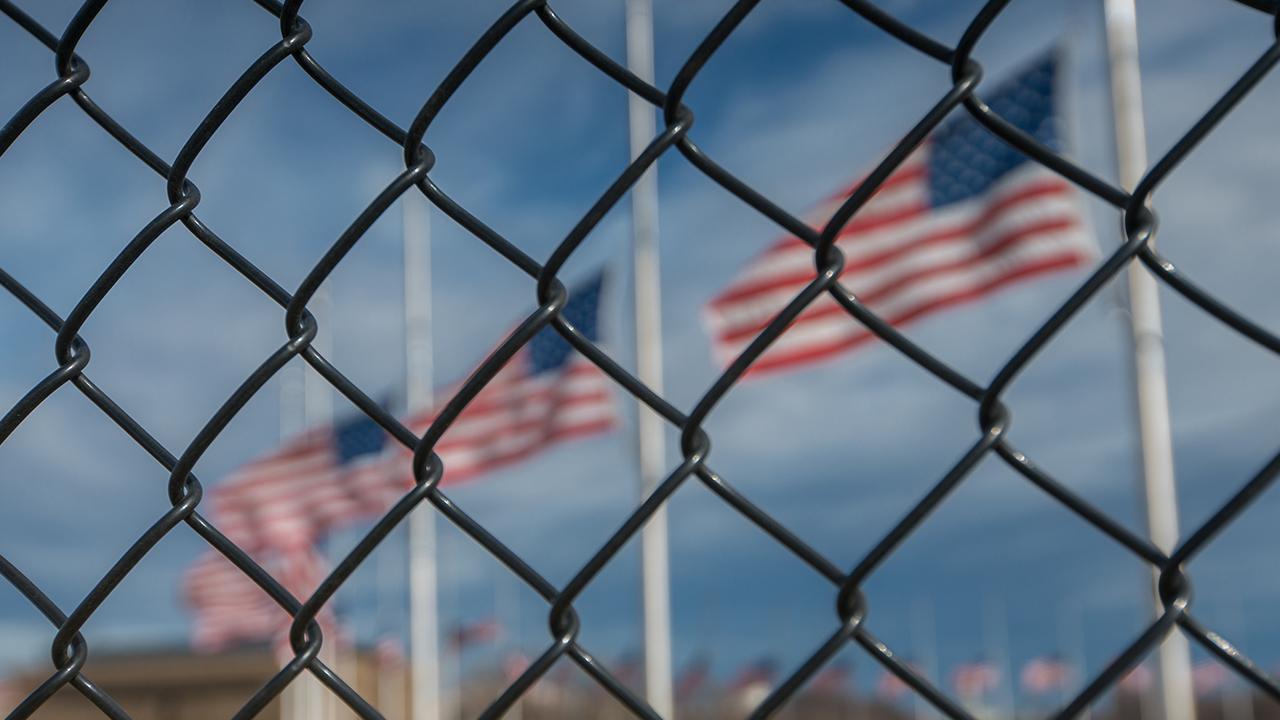 ABD, 19 ülke vatandaşlarının göçmenlik başvurularını durdurdu