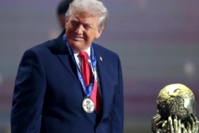 ABD Başkanı Trump'a FIFA Barış Ödülü verildi