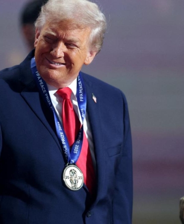 ABD Başkanı Trump'a FIFA Barış Ödülü verildi