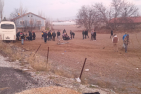 Afyonkarahisar'da öğrenci servisi ile kamyonet çarpıştı: 14 yaralı