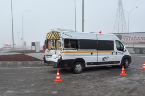 Afyonkarahisar'da öğrenci servisi, tır ve hafif ticari araç çarpıştı: 20 yaralı