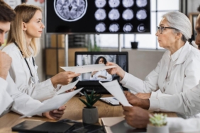 Alzheimer tedavisinde yeni umut: Farelerde plaklarının saatlerde temizlendiği gözlendi