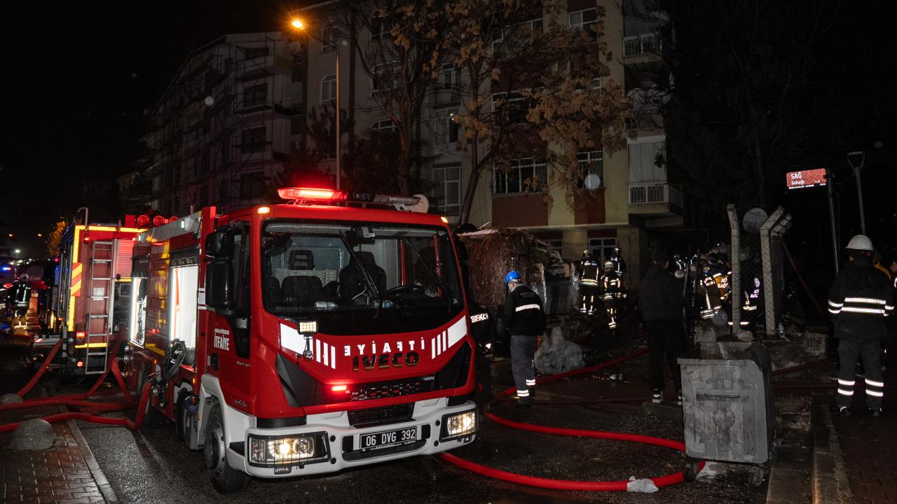 Ankara'da apartmana sıçrayan yangında 8 kişi dumandan etkilendi