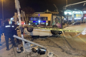 Ankara'da otomobil motosikletle çarpıştı: 4 yaralı