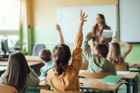 Artikülasyon bozukluğu olan çocuğun kaydını reddeden okul hakkında ayrımcılık kararı