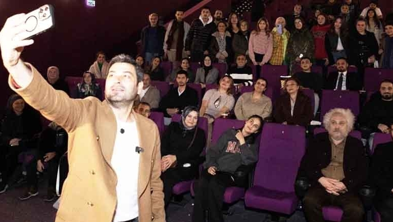 'Bak Postacı Geliyor' izleyicilerine film arasında sürpriz