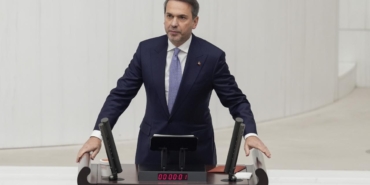 Bakan Bayraktar: Türkiye'de her bir saatte yaklaşık 10 dönüm güneş tarlası kuruyoruz