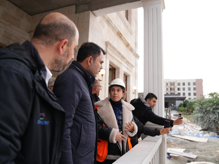 Bakan Kurum: Asrın inşasıyla Hatay'ın dört bir yanı çiçek gibi oluyor