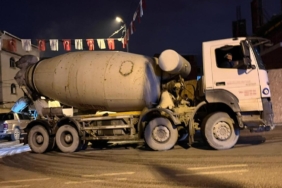 Beton mikserinin içine düşen sürücü öldü