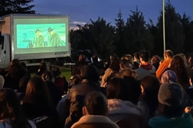 Bilge gençlik, açık hava sinema etkinliğinde buluştu