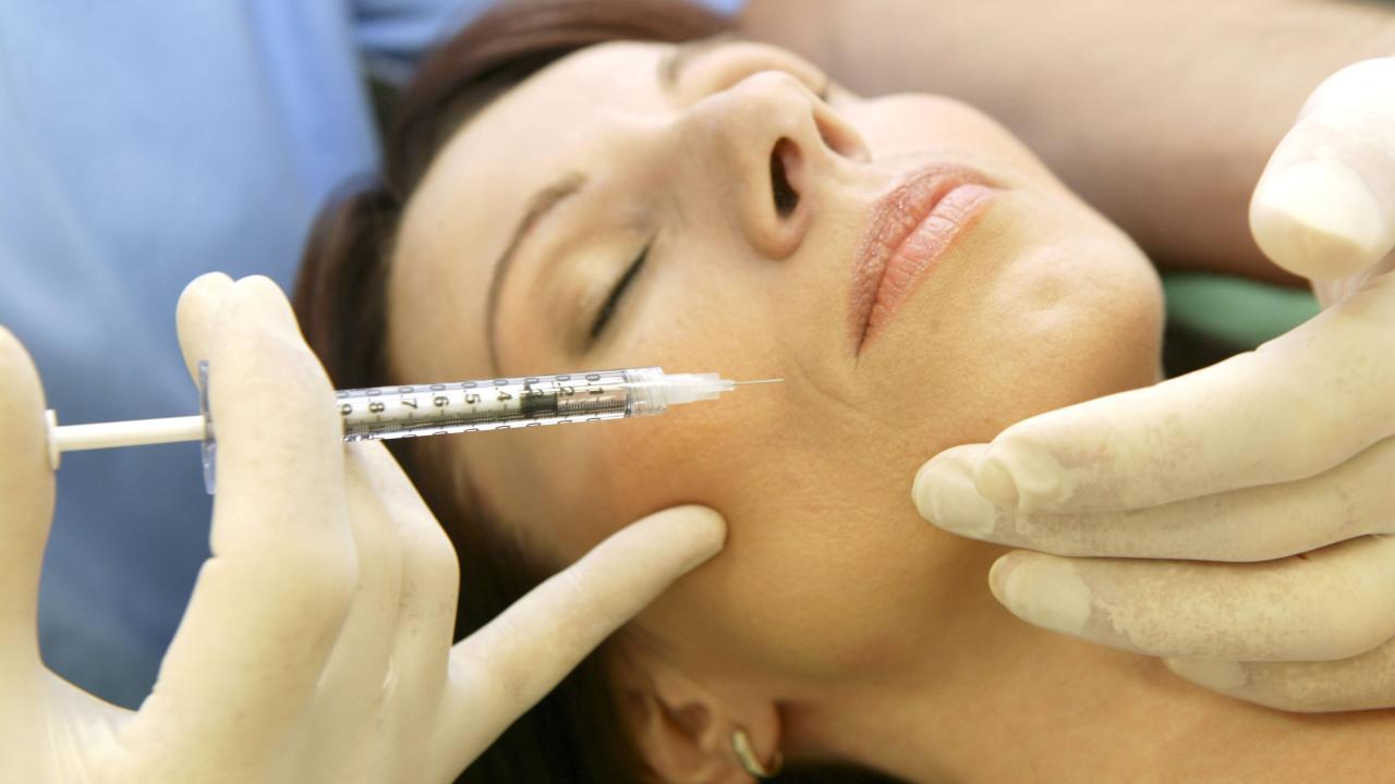 Bilim insanları, yüze dolgu yaptıranları, doku kaybı ve körlük gibi komplikasyonlar konusunda uyardı