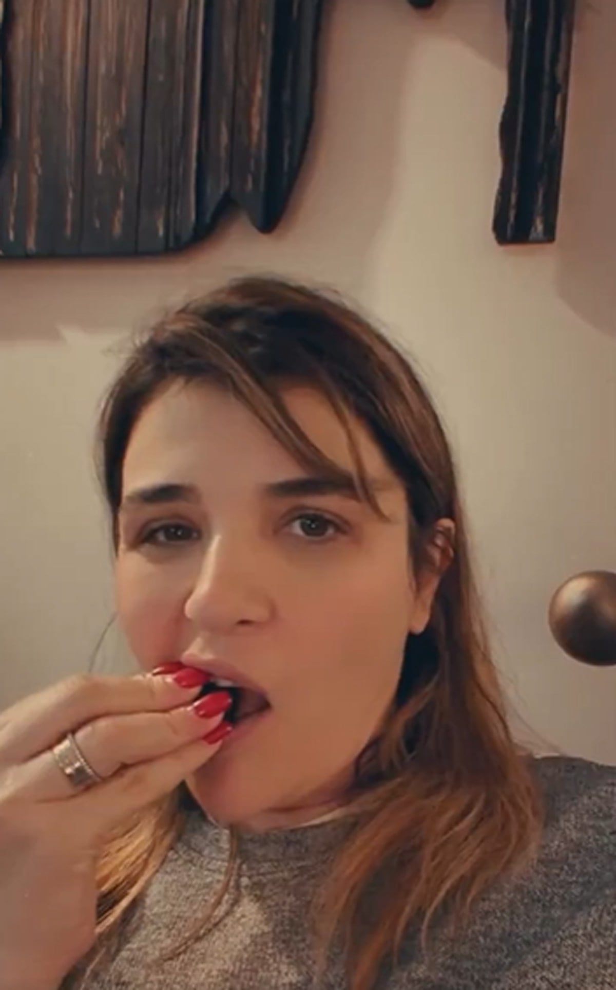 'Bu kiraza cenaze lazım' sözü gündem oldu: Gonca Vuslateri fiyatlara isyan etti