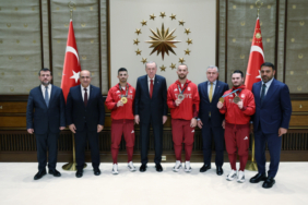 Cumhurbaşkanı Erdoğan madalya kazanan sporcuları kabul etti