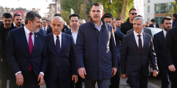 Depremdeki gözyaşları yeni evlerinde mutluluğa dönüştü