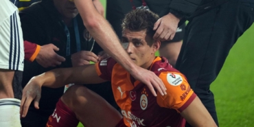 Derbide sahaya çakmak atan taraftar gözaltında