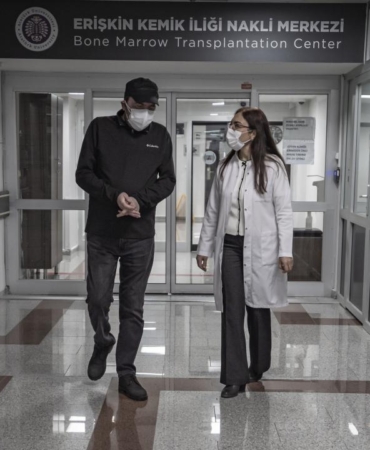 Diz ağrısı şikayetiyle gittiği hastanede lösemi olduğunu öğrendi