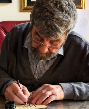 Emekli imam öğrendiği hat sanatında yeni ustalar yetiştiriyor