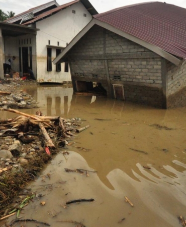 Endonezya'da şiddetli yağışların yol açtığı afetlerde ölü sayısı 1030'a yükseldi