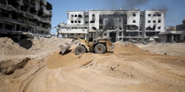 Gazze'deki Şifa Hastanesinin bahçesine defnedilen cenazelerin nakline başlanacak