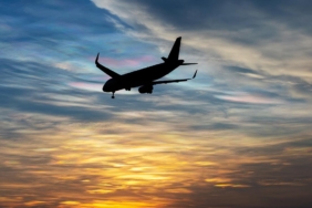 İki uçak havada çarpışmaktan kıl payı kurtuldu