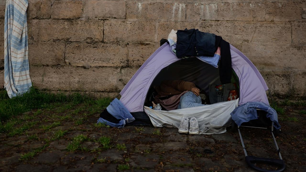 İngilterede evsizlerin sayısında rekor kıran artış yaşanıyor