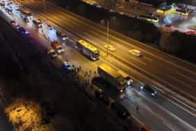 İstanbul'da cipe çarpıp kaçan sürücü zincirleme kazaya neden oldu