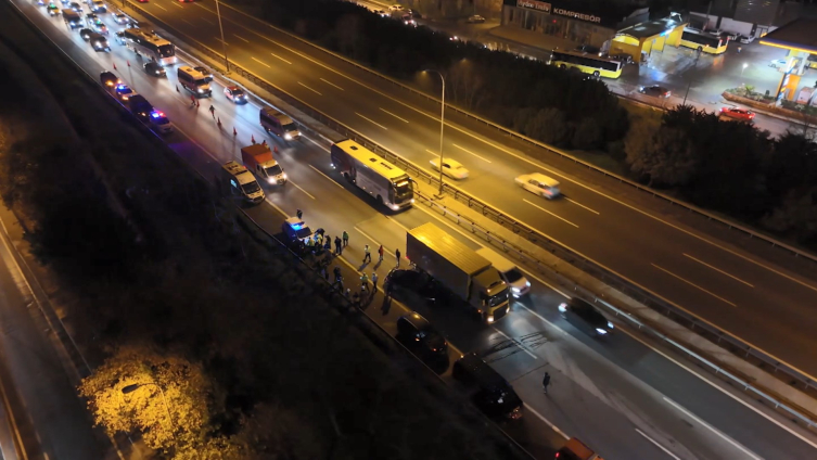 İstanbul'da cipe çarpıp kaçan sürücü zincirleme kazaya neden oldu