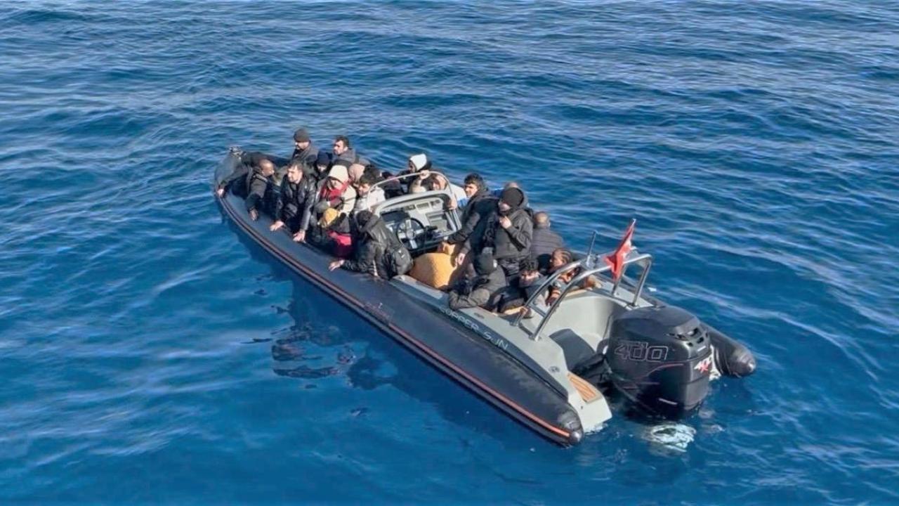 İzmir'de 21 düzensiz göçmen yakalandı