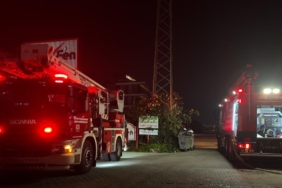 İzmir'de kompozit fabrikasında çıkan yangın söndürüldü