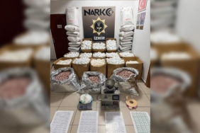 İzmirde rekor uyuşturucu hap operasyonu: 2,3 milyon hap ele geçirildi