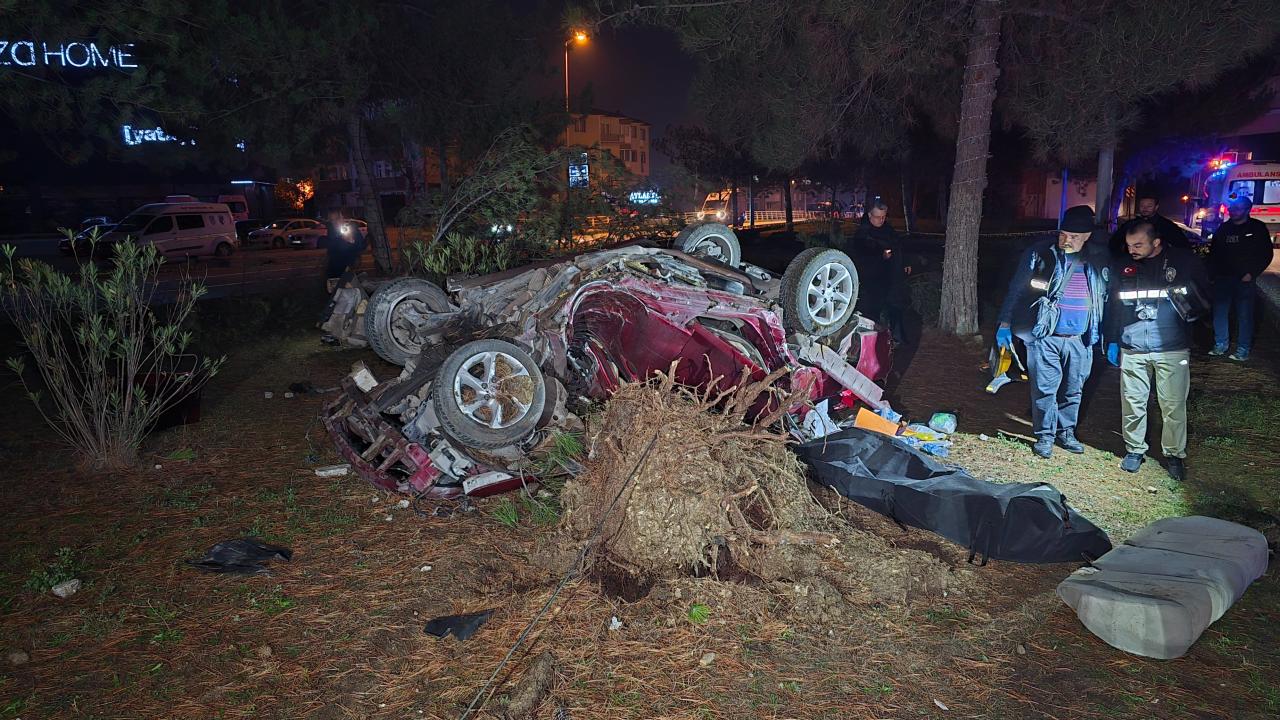 Karabük'te otomobil ağaca çarpıp devrildi: 1 ölü