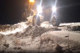 Kars'ta yoğun kar yağışı: Mahsur kalan 2 araç kurtarıldı