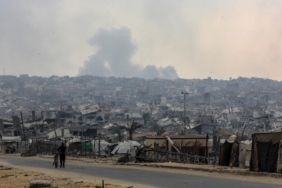 Katil İsrail ordusu, Gazze'nin kuzey ve güney bölgelerini bombaladı