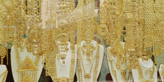 Kuyumcuya gitti, altın kolyeyi yuttu