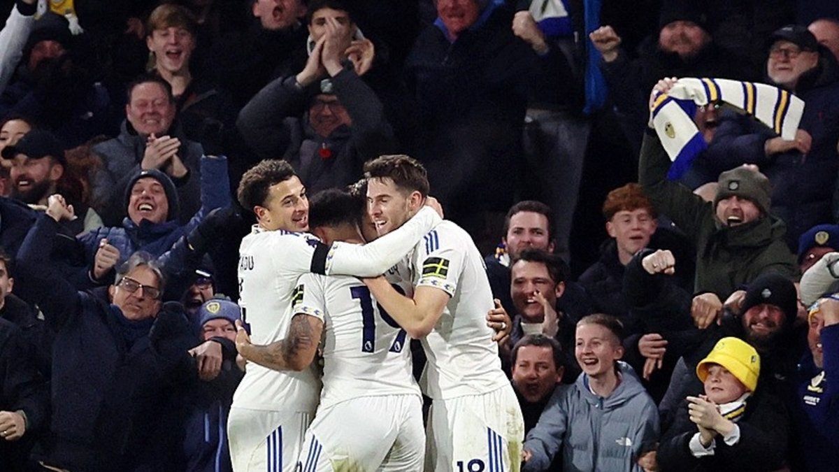 Leeds United, Chelsea'yi 3 golle geçti!