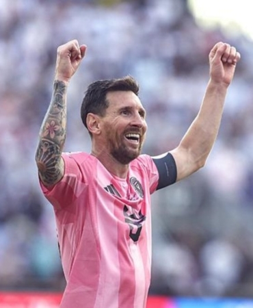 Lionel Messi için 21 metrelik dev heykel!