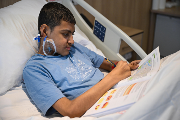 Lösemili öğrenciden hastane odasında LGS zaferi