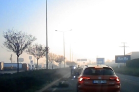 Makas manevrası kaza getirdi: Otomobil işte böyle devrildi