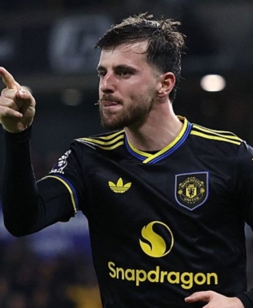 Manchester Unted Wolves deplasmanında farklı kazandı