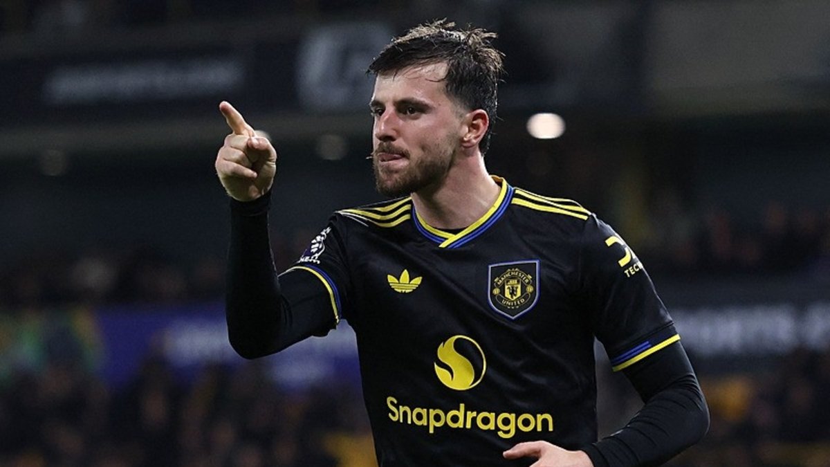 Manchester Unted Wolves deplasmanında farklı kazandı