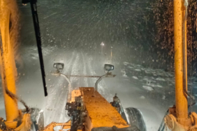 Muşta yoğun kar: Yolda mahsur kalan 10 kişi kurtarıldı