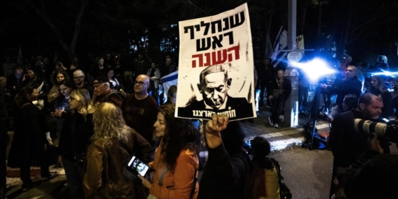 Netanyahu’nun yolsuzluk davalarından af talebi Tel Aviv’de protesto edildi