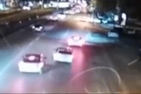 Otomobiliyle makas atarken kaldırıma çarpıp ters döndü