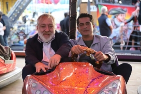 Oyuncular çocukluğuna döndü! Setten renkli lunapark kareleri