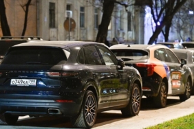 Rusyada yüzlerce Porsche sahibi araçlarını çalıştırmakta sorun yaşadı