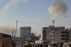 Soykırımcı İsrail ordusu, Gazze kentinde konutları yıktı, Han Yunus'u topçu atışıyla bombaladı