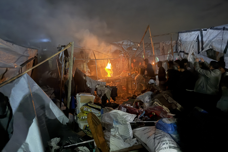 Soykırımcı İsrail ordusu Gazze'de çadır kenti vurdu