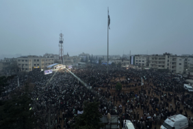 Suriye'nin çeşitli illerinde milyonlarca kişi Hürriyet Günü'nü coşkuyla kutladı