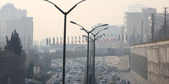Tahran’da hava kirliliği nedeniyle yarın okullar ve resmi kurumlar tatil edildi